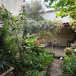 Maison Des Remparts Nichee Sous La Cite *