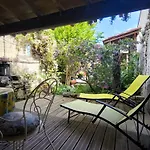 Maison Des Remparts Nichee Sous La Cite *