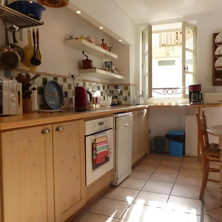 Maison Des Remparts Nichee Sous La Cite Tatil Evi Carcassonne
