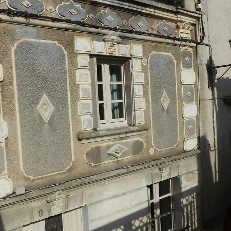 Maison Des Remparts Nichee Sous La Cite *