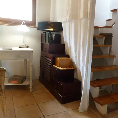 בית נופש Maison Des Remparts Nichee Sous La Cite
