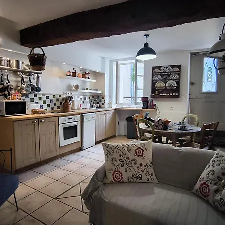 Maison Des Remparts Nichee Sous La Cite Holiday home Carcassonne