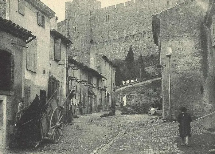 Maison Des Remparts Nichee Sous La Cite Tatil Evi