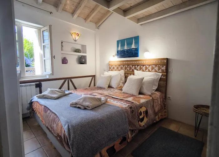 Maison Des Remparts Nichee Sous La Cite * Carcassonne