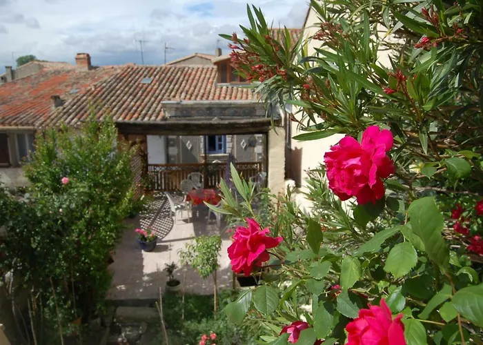 Maison Des Remparts Nichee Sous La Cite Carcassonne